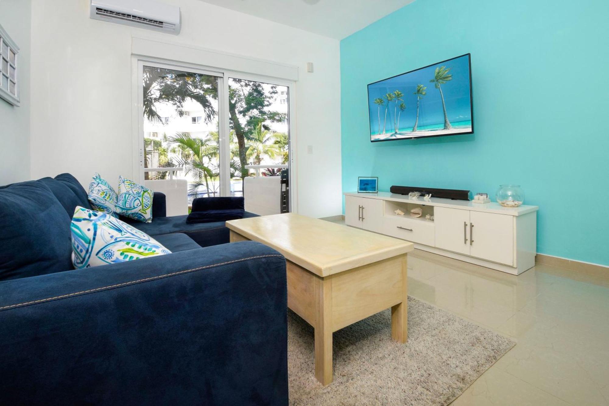 Pool, Near Marinas, Reefs, Family Fun, 2br Condo, Main Level Holiday home
