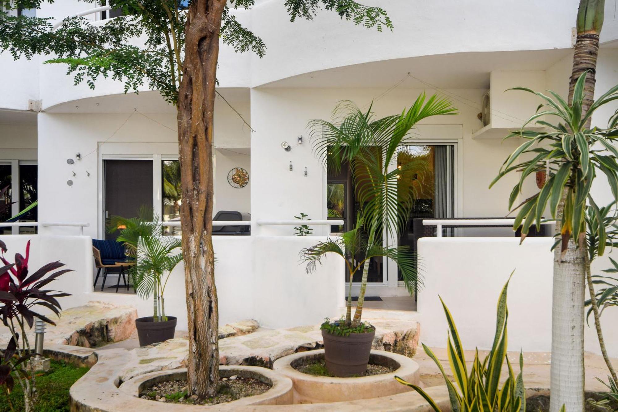 Holiday home Pool, Near Marinas, Reefs, Family Fun, 2br Condo, Main Level