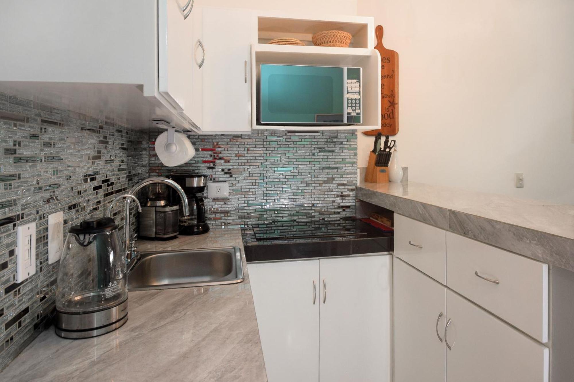 Holiday home Pool, Near Marinas, Reefs, Family Fun, 2br Condo, Main Level *