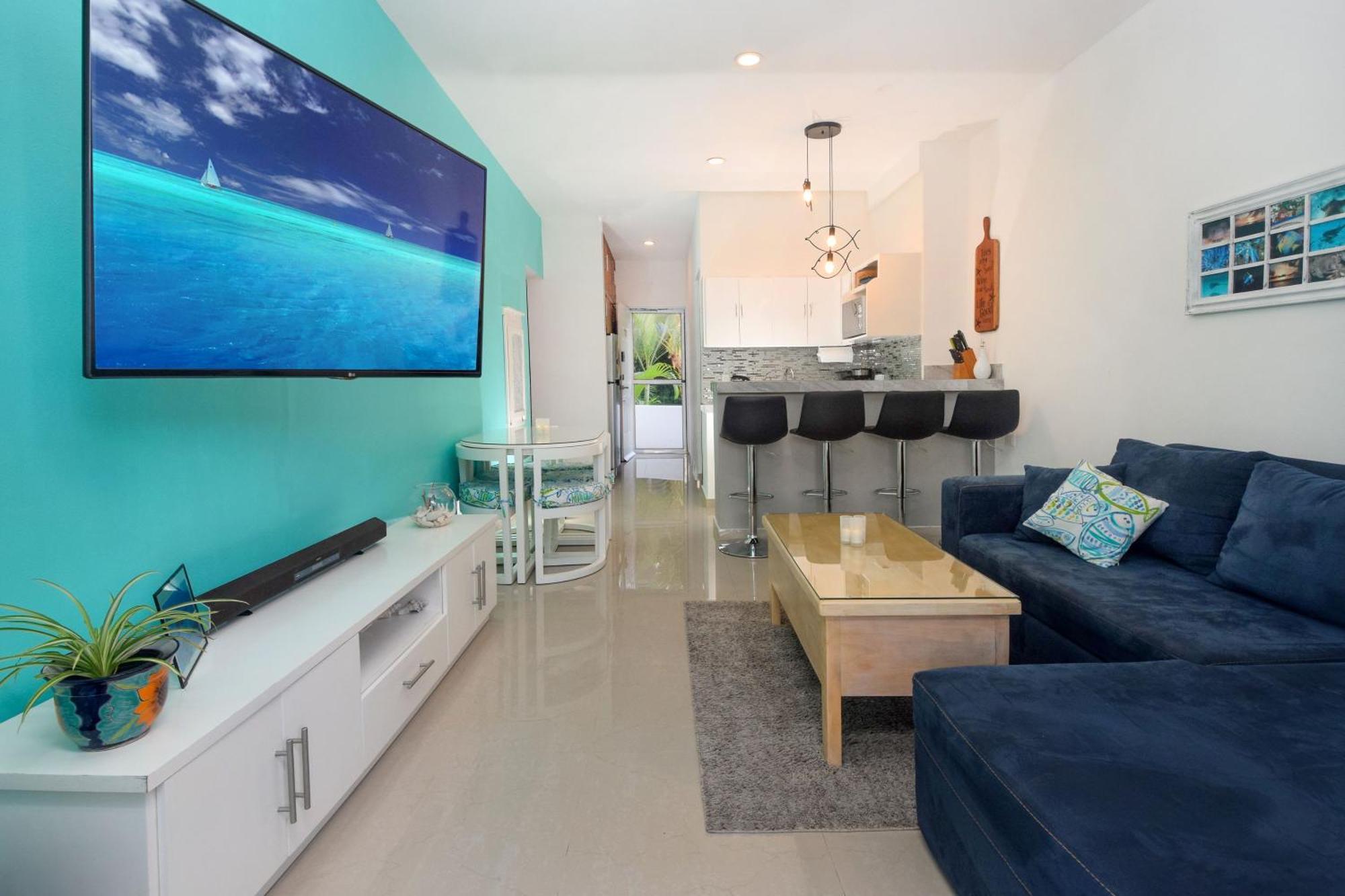 Pool, Near Marinas, Reefs, Family Fun, 2br Condo, Main Level Holiday home *