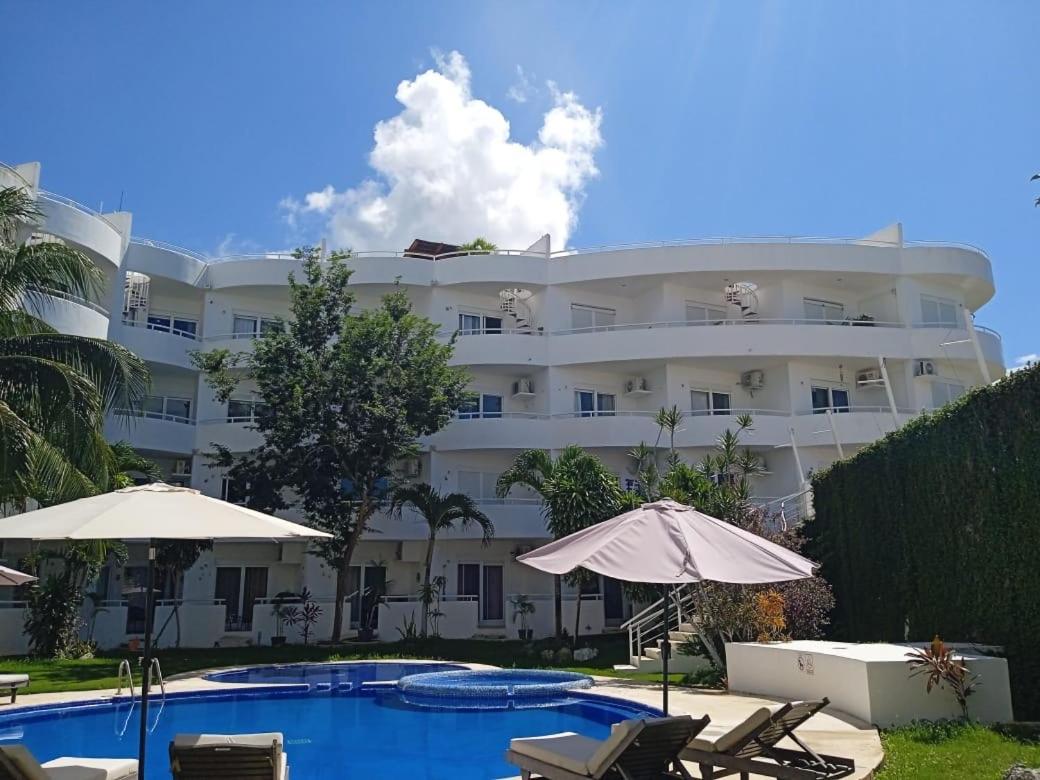 Pool, Near Marinas, Reefs, Family Fun, 2br Condo, Main Level Holiday home