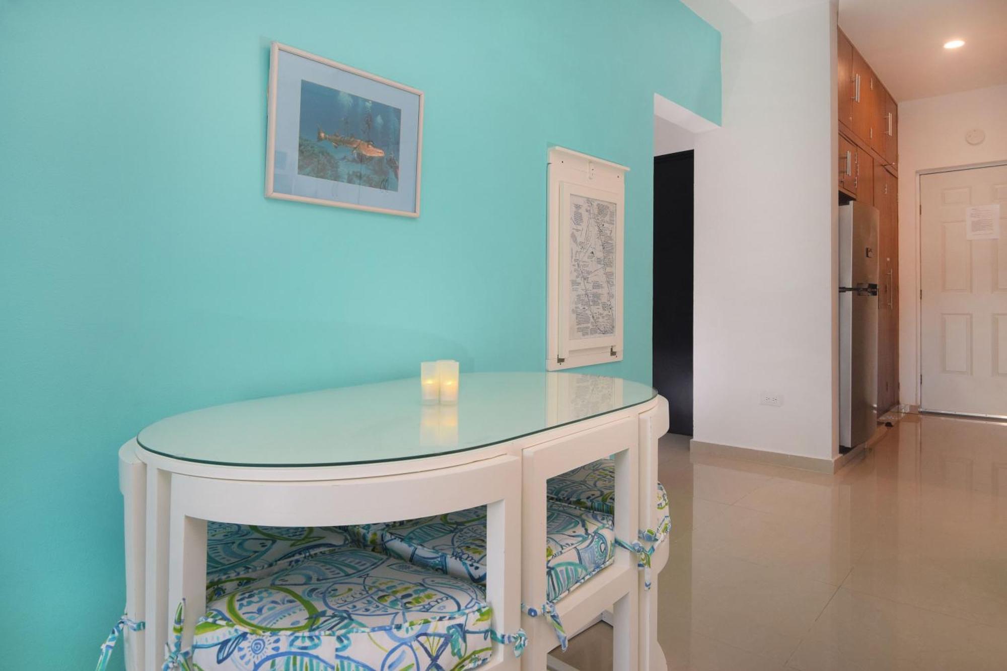 Pool, Near Marinas, Reefs, Family Fun, 2br Condo, Main Level Holiday home Cozumel