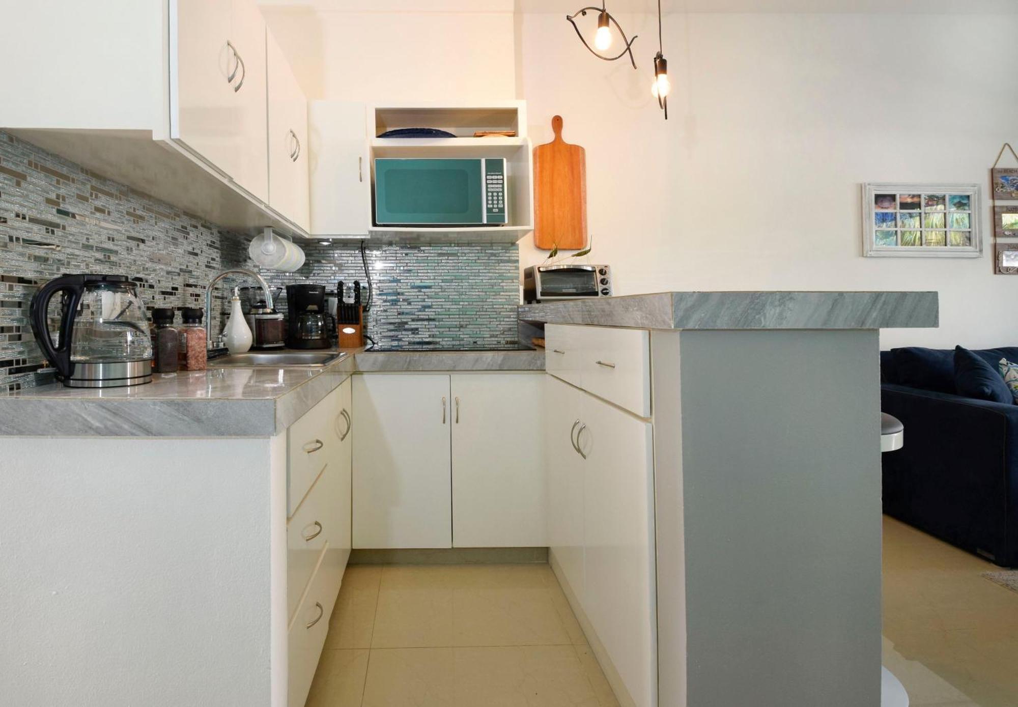 Holiday home Pool, Near Marinas, Reefs, Family Fun, 2br Condo, Main Level *