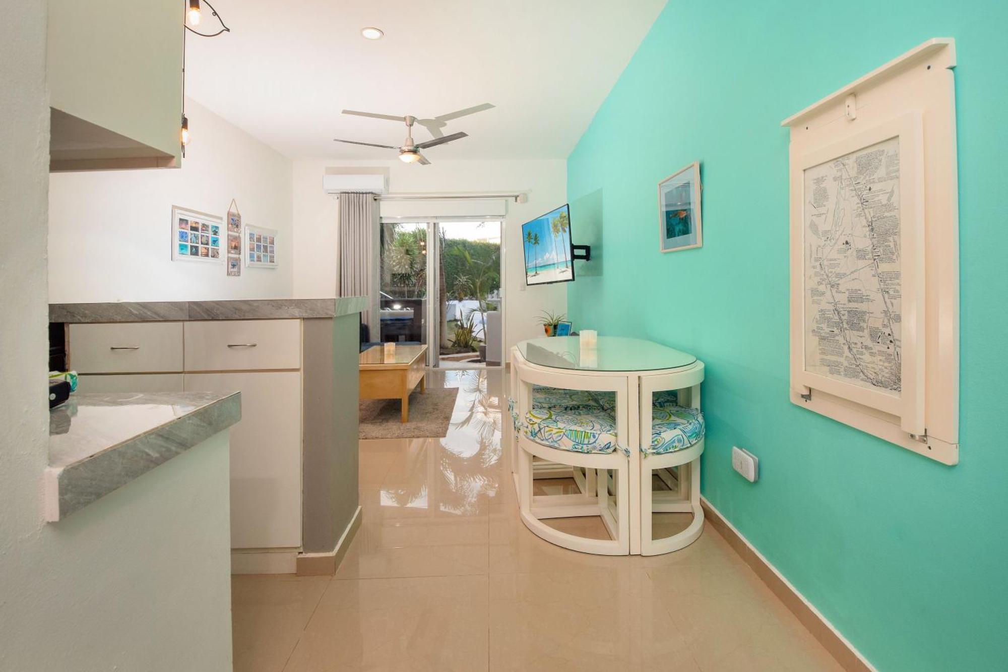 Pool, Near Marinas, Reefs, Family Fun, 2br Condo, Main Level Holiday home Cozumel