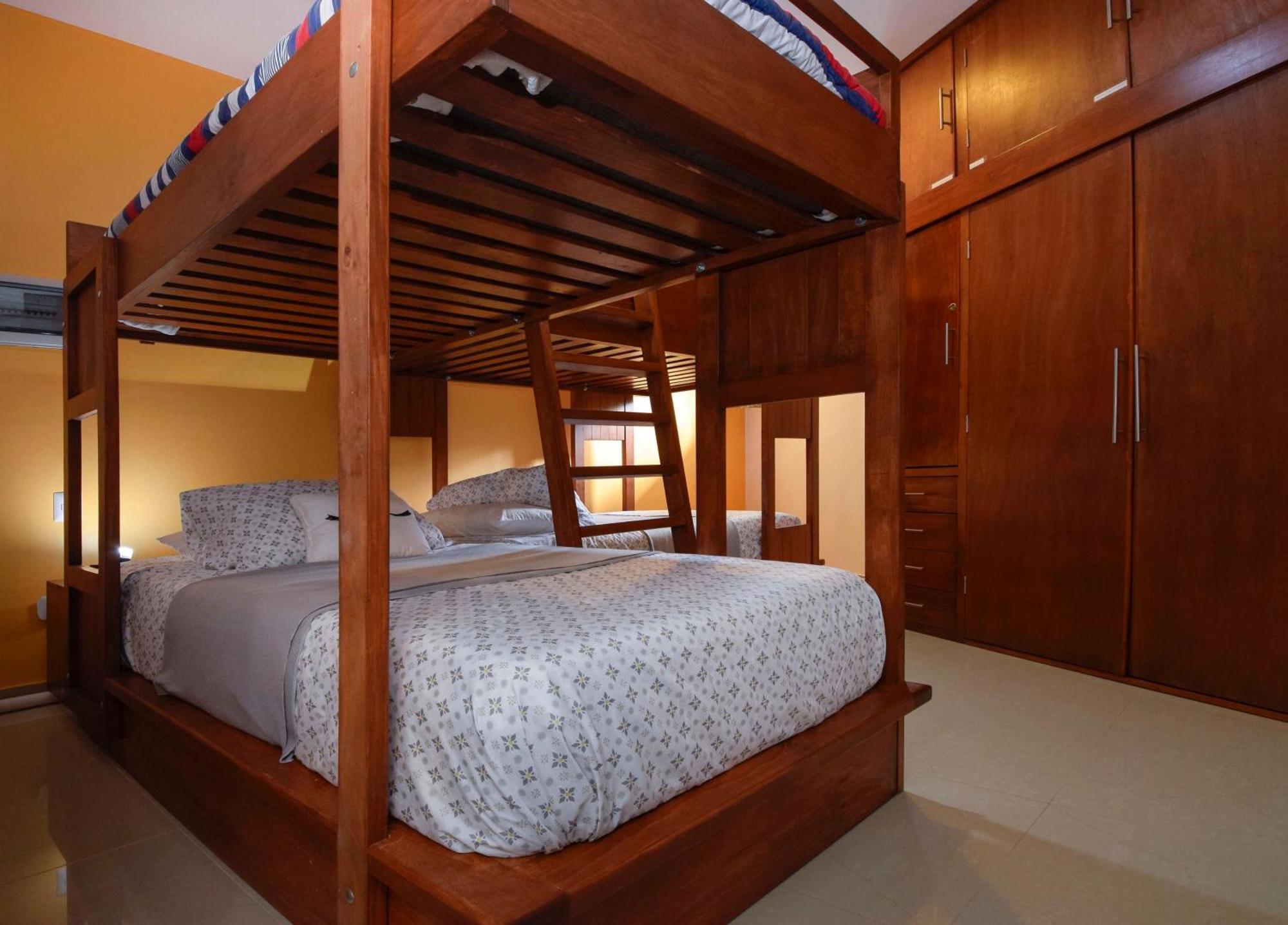 Pool, Near Marinas, Reefs, Family Fun, 2br Condo, Main Level Holiday home *